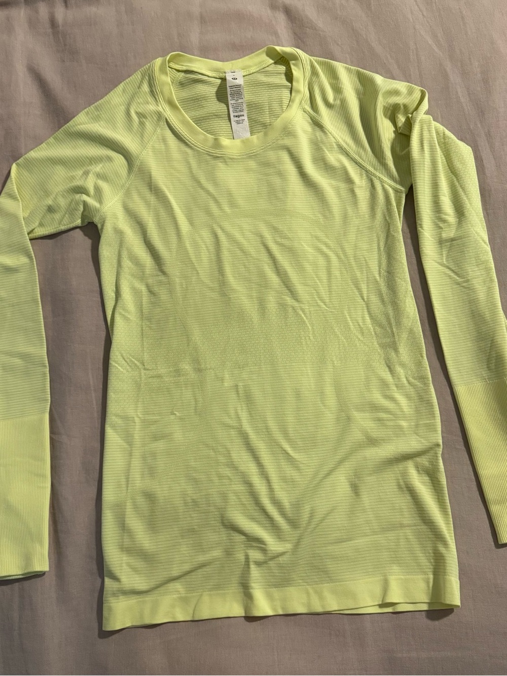 Swiftly Tech Long-Sleeve Shirt 2.0
Waist Length -Daisy Glow Size 6